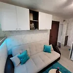 Apartament Centrally-located Near The Sea Garden *