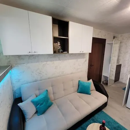 Apartment Centrally-located Near The Sea Garden *