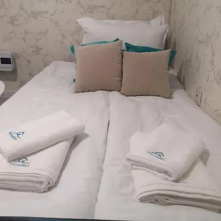 Апартаменты Centrally-located Near The Sea Garden